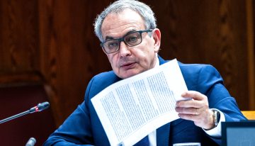 Los indicios de la UDEF sobre la sociedad en Dubái que presuntamente ordenó crear Zapatero no incluyen ninguna referencia de su secretaria