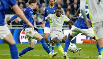 La hazaña de Doku enmienda el desastre de Guéhi en el City, que empata contra el Everton