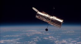 El Hubble se está cayendo poco a poco, pero la NASA no sabe si vale la pena rescatarlo