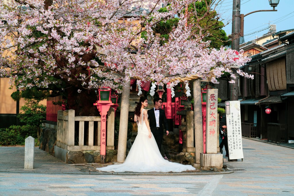 Si Japón no tenía suficiente con el turismo masivo, ahora suma la puntilla: está convirtiéndose en destino para bodas extranjeras
