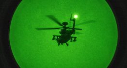 Un helicóptero Apache de 25 millones cayó cerca de Omán: la explicación apunta a un dron iraní barato