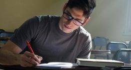 Creíamos que un máster era una garantía de encontrar trabajo. Está empezando a servir exactamente de nada