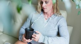 El escudo invisible de los estrógenos: un macroestudio confirma que la menopausia temprana dispara el riesgo de infarto e ictus