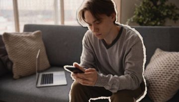 Reino Unido da con la clave para que sus jóvenes sean más felices: prohibirles las redes sociales. Ahora es un espejo para España