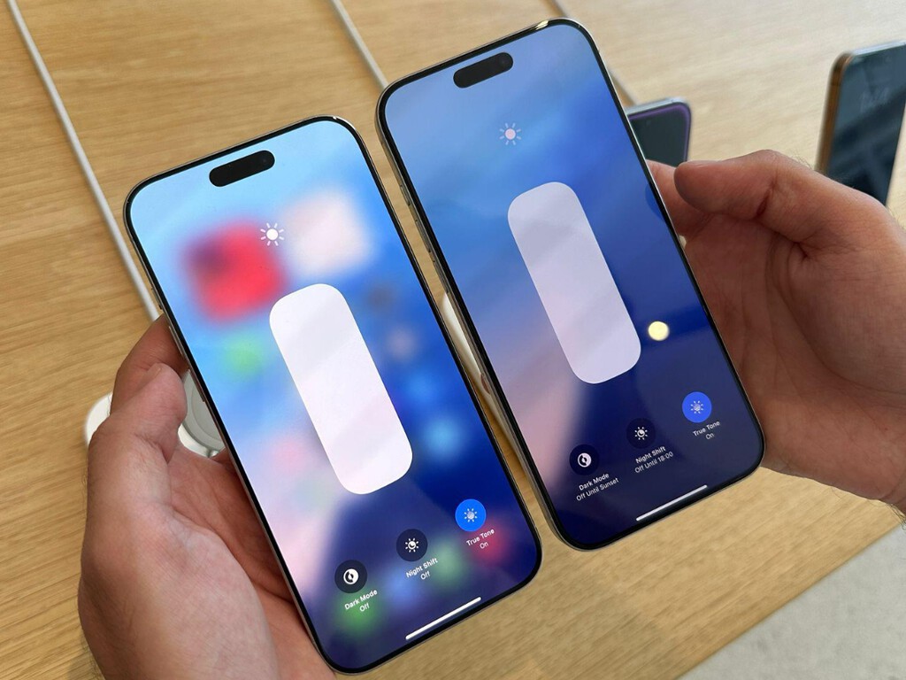 "Mi iPhone siempre brilla menos que el de la Apple Store". Si tú también lo has pensado, hay una razón técnica (y de seguridad) detrás 