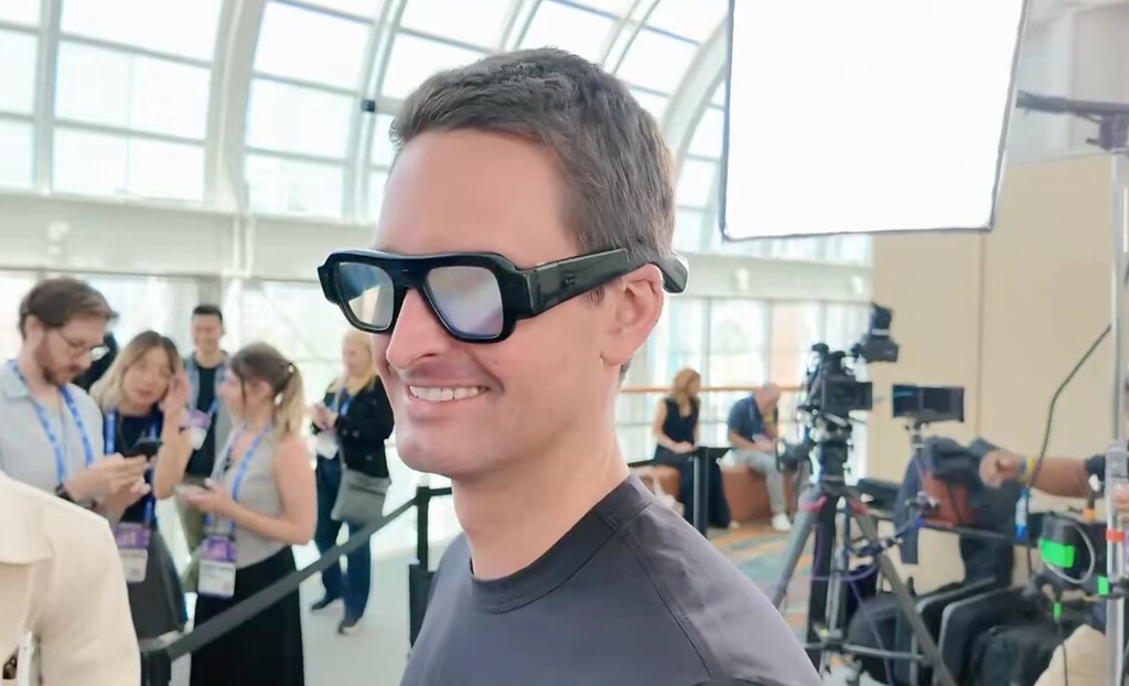 Visto lo visto, mejor que Apple se espere: Snapchat lanza unas gafas con pantalla pero el problema llega cuando te las pones en la cara 