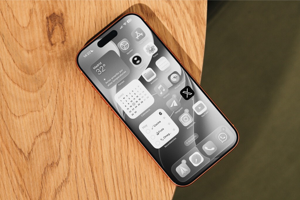 He probado a poner el iPhone en blanco y negro para ver si así lo usaba menos. No hubo sorpresas 