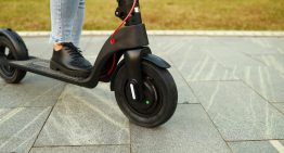 A 104 km/h por Benidorm: la Policía intercepta un patinete eléctrico modificado tras una persecución de cine