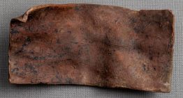 Acabamos de encontrar una tablilla de plomo que pone los pelos de punta: esconde una maldición en griego antiguo