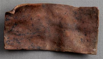 Acabamos de encontrar una tablilla de plomo que pone los pelos de punta: esconde una maldición en griego antiguo