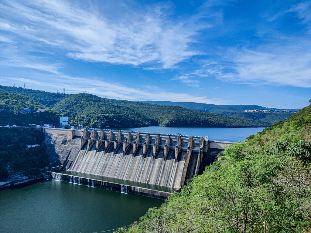 El triple de potente que las Tres Gargantas: así es el coloso hidroeléctrico con el que China "está intentando domar la naturaleza" 