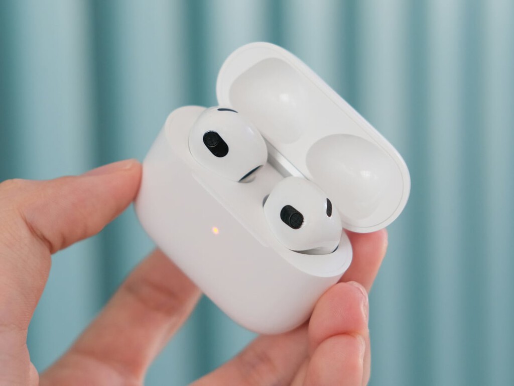 El Prime Day tira por los suelos el precio de los AirPods 4. La diferencia entre modelos deja un ganador indiscutible 