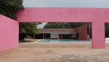 Creíamos que el aire acondicionado era la única forma de combatir el calor. Un arquitecto mexicano lleva décadas enfriando casas con pintura