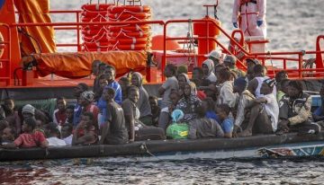 Sanidad fija una estrategia común de vacunación para personas migrantes y refugiadas llegadas por vía irregular a España