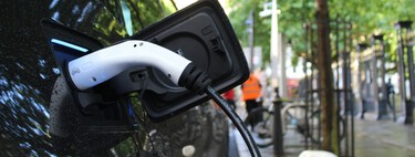 "La excusa de la recarga tiene los días contados": el Gobierno confirma que el 90% de las carreteras principales ya tienen carga rápida cerca