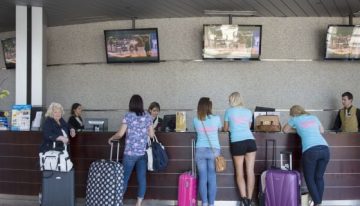 La patronal hotelera exige a Interior la derogación del registro de viajeros tras el expediente abierto por Bruselas