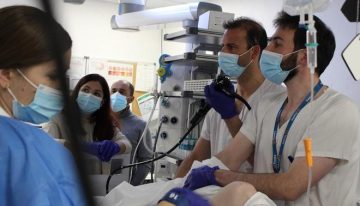 El plante de los médicos a hacer horas extra obliga a anular endoscopias en los hospitales de Catalunya