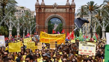 Los profesores catalanes convocan huelga durante la visita del Papa en Barcelona