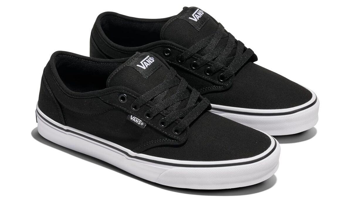 Vista lateral de las zapatillas Vans Atwood, con casi un 40% de descuento.