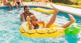 Estas son las colchonetas e inflables más divertidos para inaugurar la temporada de piscina