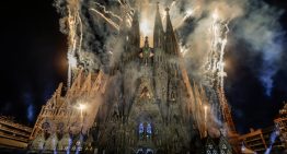 El Papa bendice la apoteósica culminación del sueño de Gaudí en la Sagrada Familia