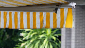 Adiós a los agujeros en la pared: las ventajas del toldo portátil regulable para jardín o balcón