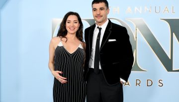 Aubrey Plaza luce embarazada de su novio cuatro meses tras la muerte de su marido: el juicio social sigue siendo implacable