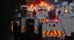 Belfast sufre una segunda noche de violencia contra los inmigrantes pero con focos más reducidos