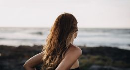 El gesto que cambia tu pelo en verano: mascarillas sin aclarado que reparan y protegen
