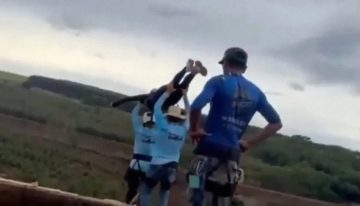 Brasil acusa de homicidio y encarcela a los operarios que lanzaron a una mujer sin sujeción desde un puente