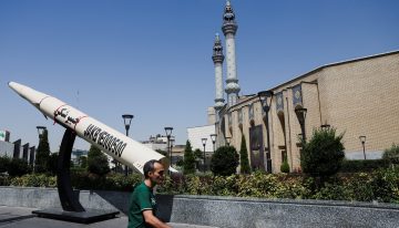Trump negocia un acuerdo nuclear similar al que rompió en 2018 y con un Irán en posición de más fuerza