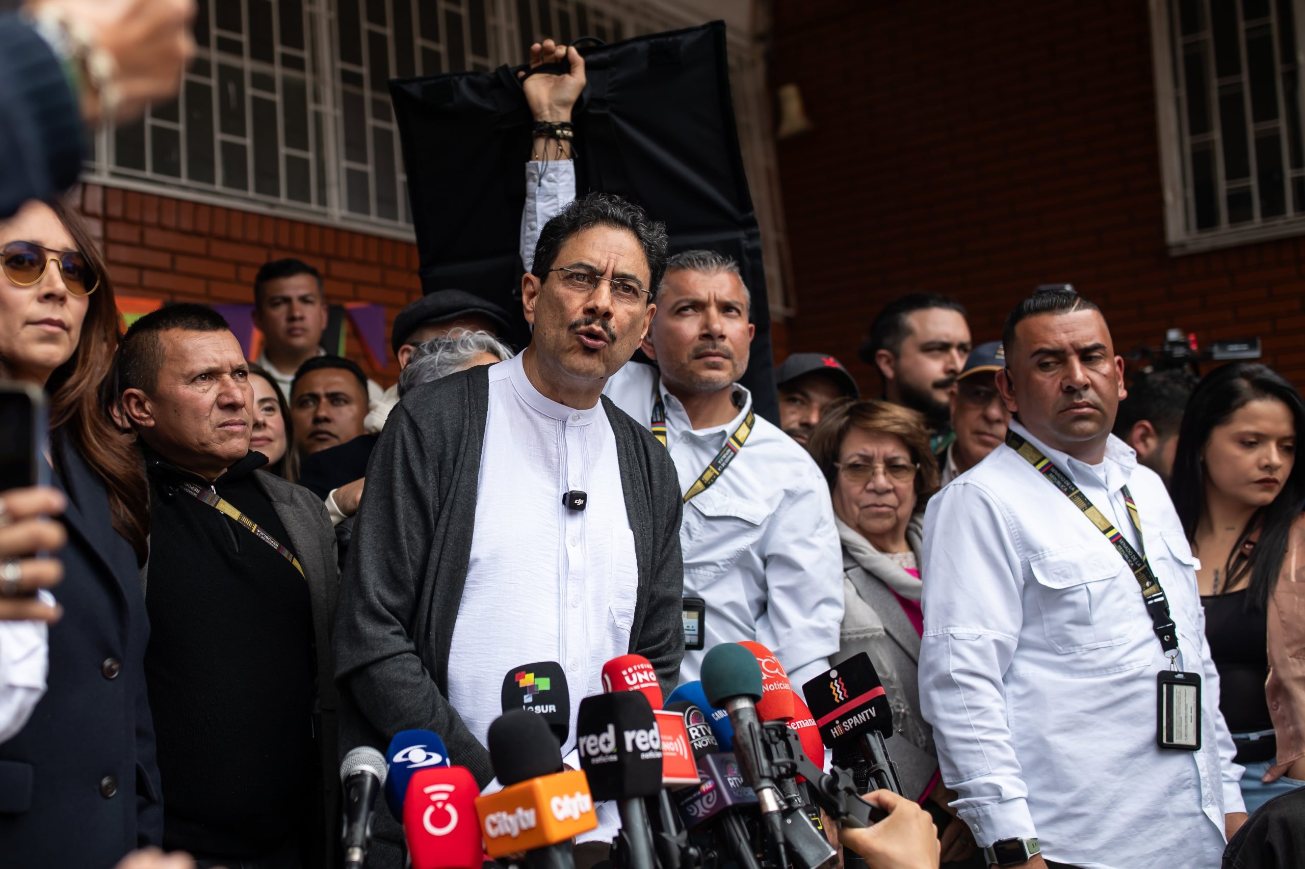 Iván Cepeda, en su puesto de votación, al sur de Bogotá, este domingo.
