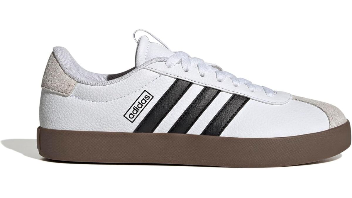 Zapatillas blancas Adidas.