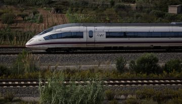Un incendio obliga a interrumpir la alta velocidad ferroviaria entre Lleida y Barcelona