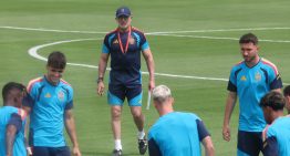 Uruguay-España, el reencuentro del discípulo De la Fuente con el maestro Bielsa, ahora al borde de la eliminación