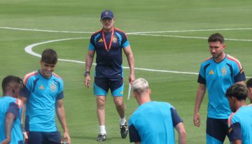 Uruguay-España, el reencuentro del discípulo De la Fuente con el maestro Bielsa, ahora al borde de la eliminación