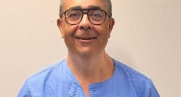 Lluís Servià, intensivista del Hospital Arnau de Vilanova (Lleida): «Nos preocupan los ahogamientos, las zambullidas y los deportes de aventura»
