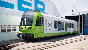Suiza e Italia acaban de resolver un problema que llevaba décadas sin solución: meter un tren de hidrógeno en una vía estrecha