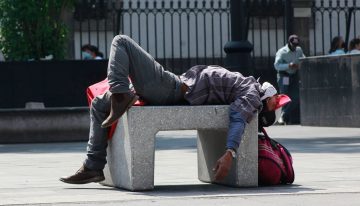 El calor no solo te marea, «secuestra» tu sangre: la explicación científica detrás de la lipotimia veraniega