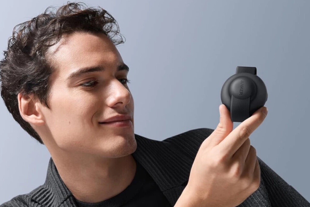 Amazon tiene de oferta la base de carga plegable de Anker que es perfecta para llevártela de viaje y cargar tres dispositivos de Apple 