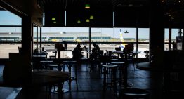 Los españoles están viajando más que nunca. Por eso los nuevos restaurantes de moda son las estaciones de servicio y los aeropuertos