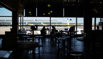 Los españoles están viajando más que nunca. Por eso los nuevos restaurantes de moda son las estaciones de servicio y los aeropuertos
