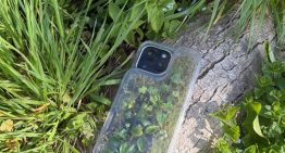 Se la cuelan a Apple: suben una foto a su cuenta oficial de Instagram y resulta que el iPhone es falso
