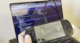 La PSP tiene más de 20 años y ninguna razón para mover ‘Counter-Strike’. Un desarrollador ha decidido intentarlo