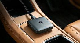 Permite conectar dos móviles a Android Auto sin cables: así es el nuevo adaptador inalámbrico de Motorola con sello de Google