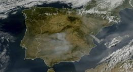 El humo de los incendios del centro peninsular está cruzando media España: los satélites ya lo ven sobre Andalucía y Extremadura