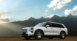 Un conductor chino se compró un espectacular SUV eléctrico para viajar a Europa. Todo era perfecto hasta que llegó a la frontera