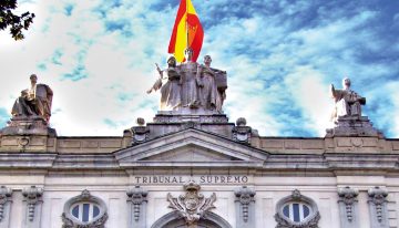 Alejandro Llano, abogado: «Hay un tipo de despido que no aparece en la ley pero es el más popular: el despido en julio»