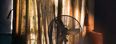Cuánto cuesta dormir con el aire puesto: analizamos el gasto de dejar el ventilador encendido toda la noche