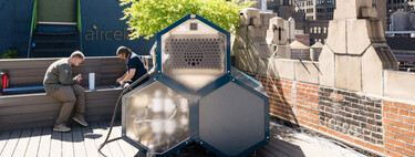 Una startup ha creado una máquina que fabrica gasolina con aire, agua y electricidad. Es su apuesta para salvar al motor de combustión 